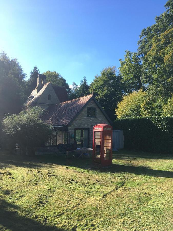South Lodge House Dormansland 외부 사진