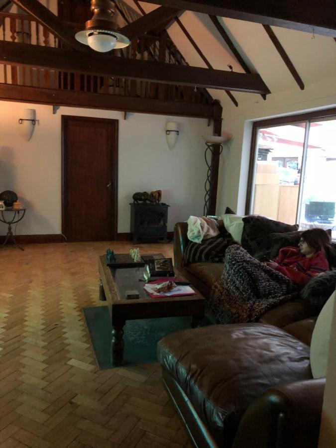 South Lodge House Dormansland 외부 사진