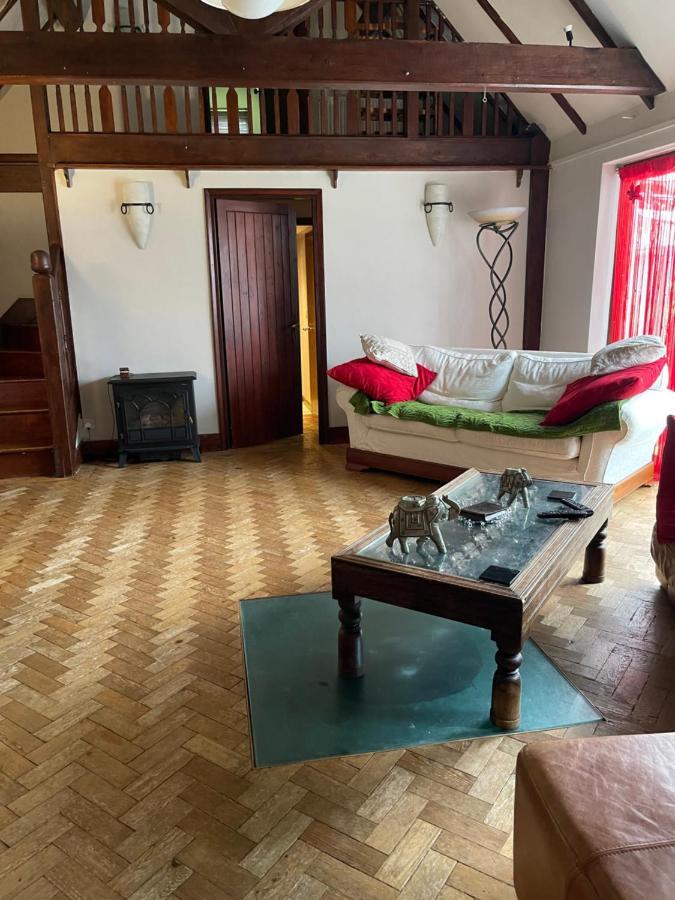 South Lodge House Dormansland 외부 사진