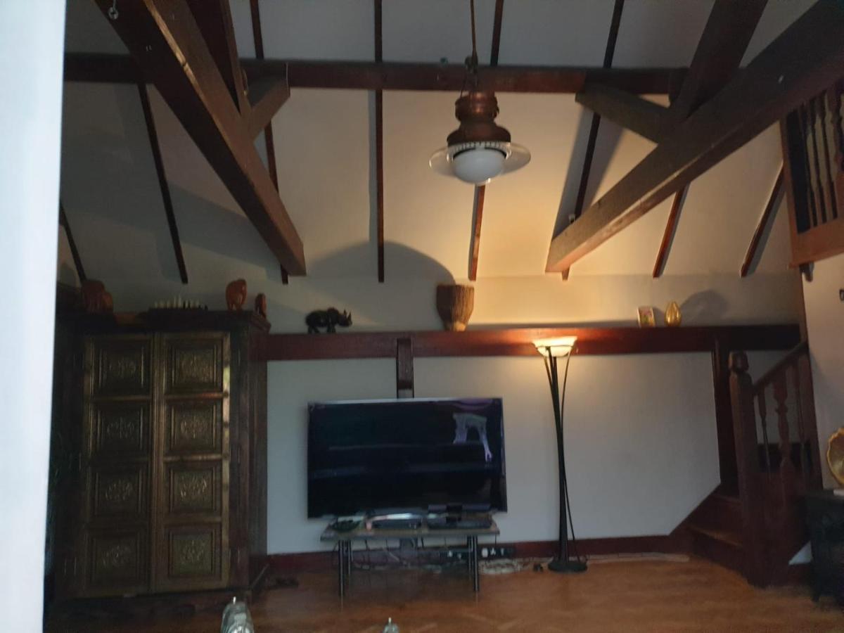 South Lodge House Dormansland 외부 사진