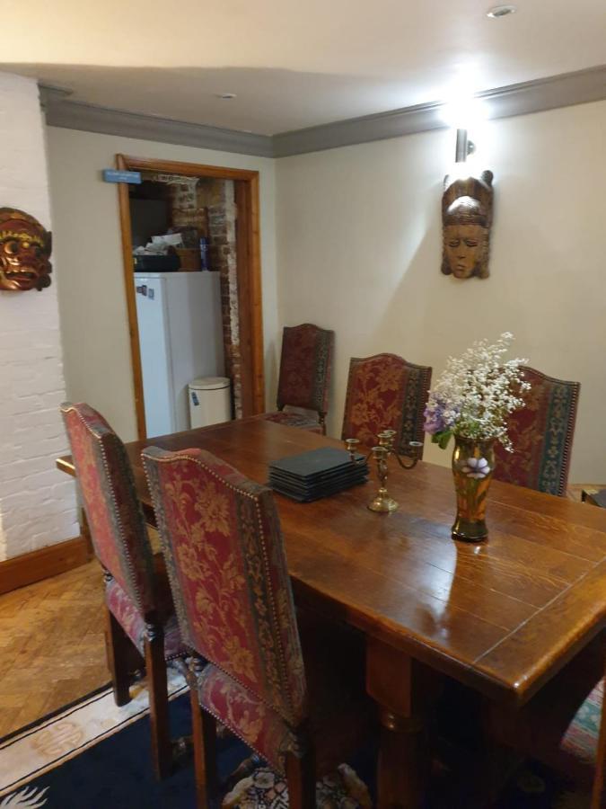 South Lodge House Dormansland 외부 사진