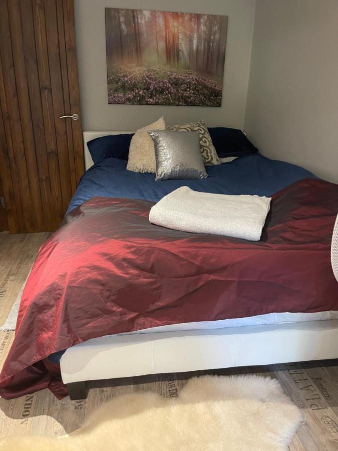 South Lodge House Dormansland 외부 사진