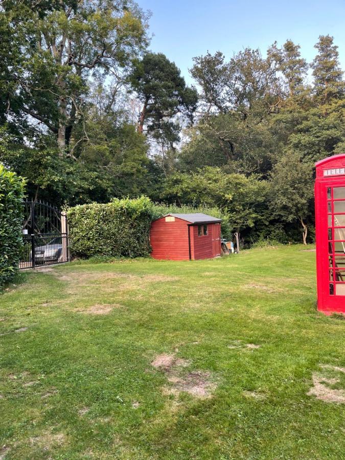 South Lodge House Dormansland 외부 사진