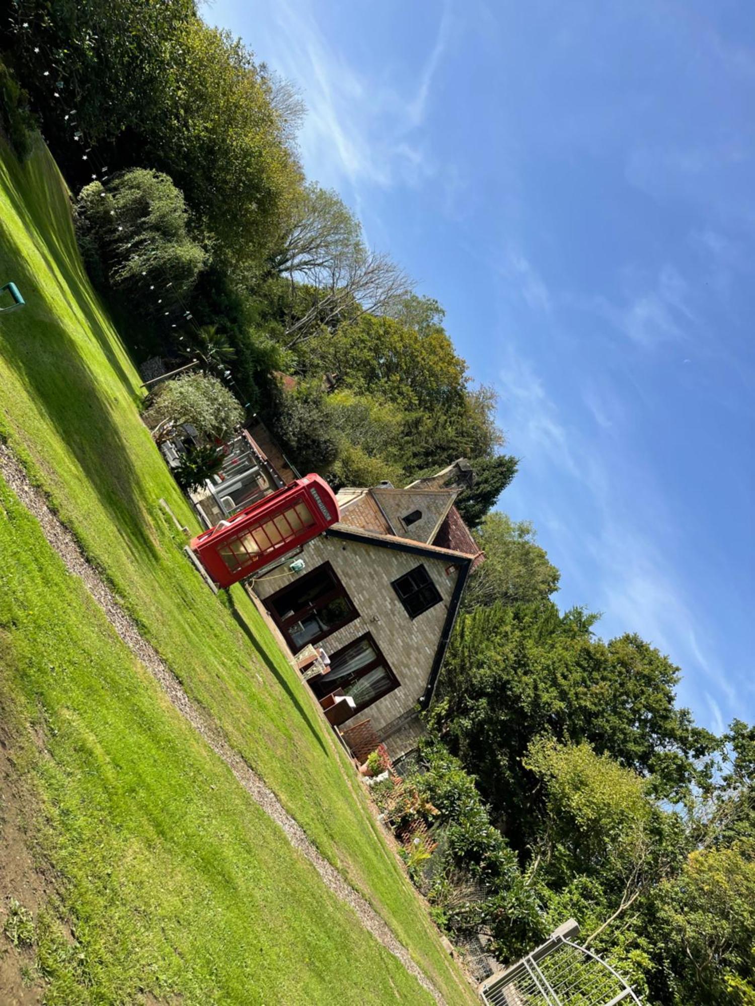 South Lodge House Dormansland 외부 사진